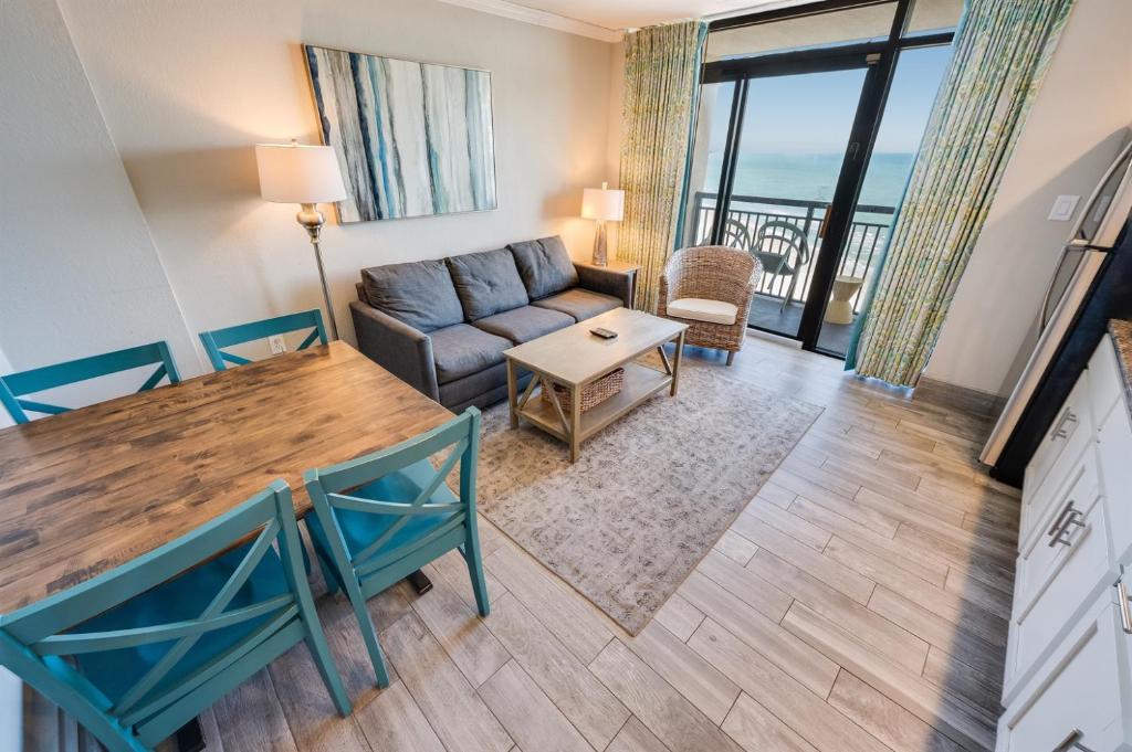 Oceanfront Beach Cove Direct View Newly Remodeled, Myrtle Beach