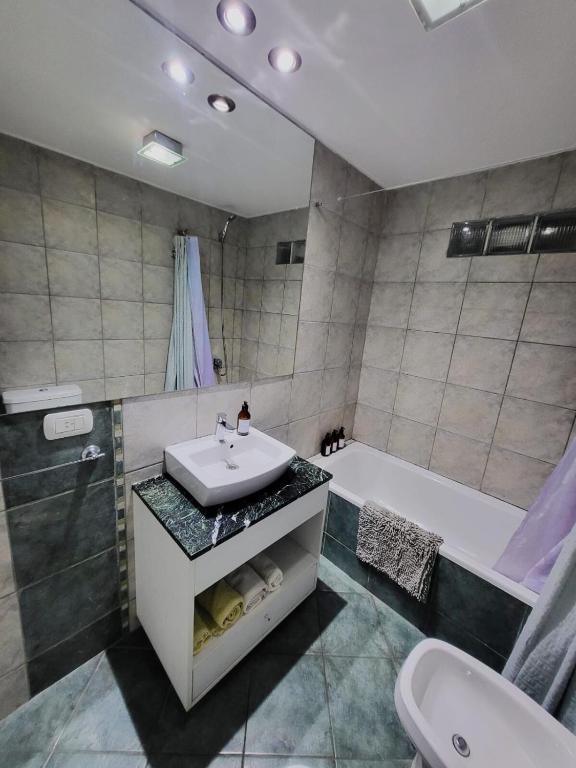 Hermoso Depto con balcon Urquiza - 3