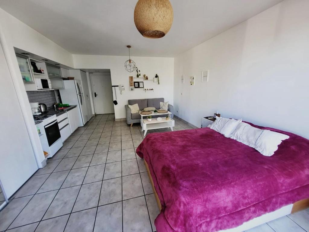 Hermoso Depto con balcon Urquiza - 4