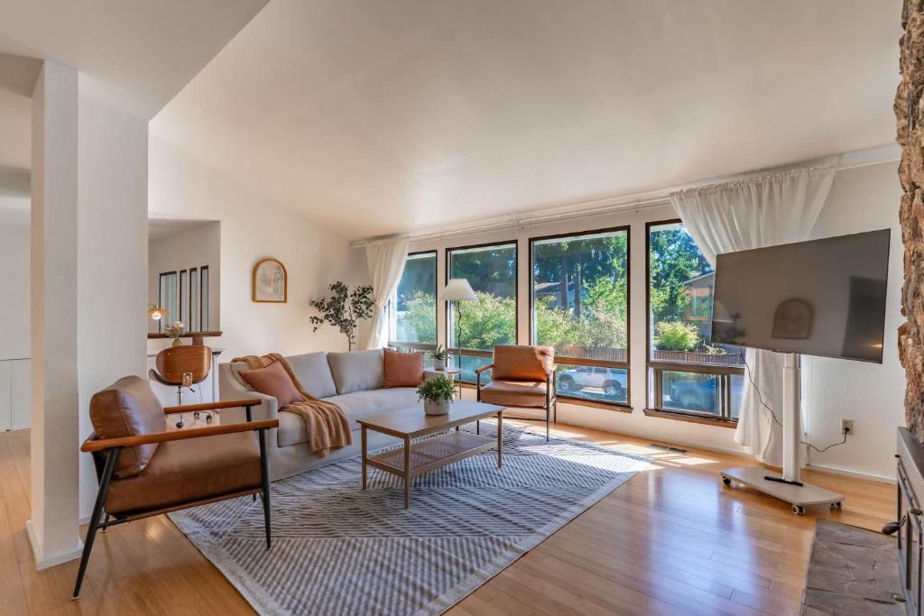 5BR Gem Walk to Microsoft and Near Redmond DT, Redmond