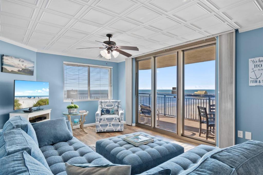 Coastal retreat w ocean views & resort pools, Myrtle Beach