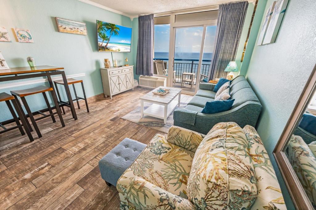 Oceanfront View, Renovated,Boardwalk Resort,Pools!, Myrtle Beach