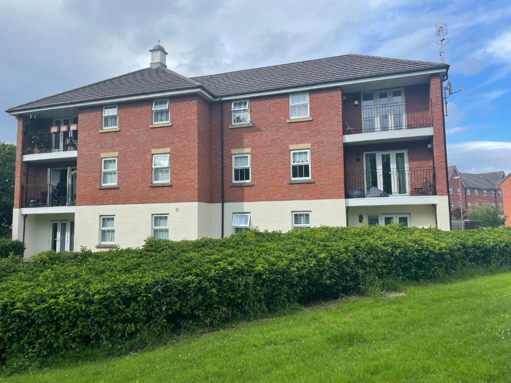 Two bedroom apartment with balcony central location, Halton