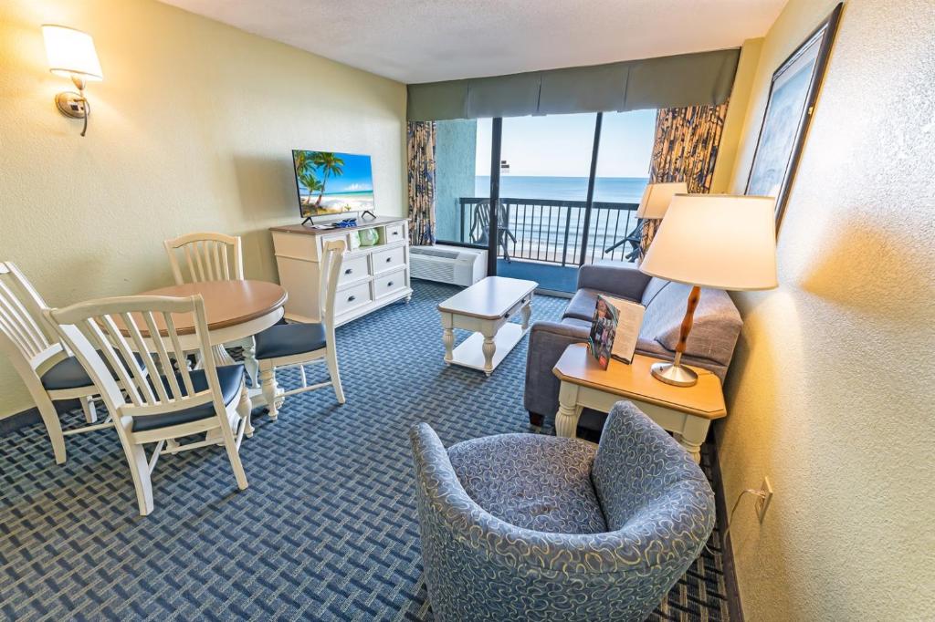 Direct Oceanfront, Newly Remodeled & Heated Pools!, Myrtle Beach