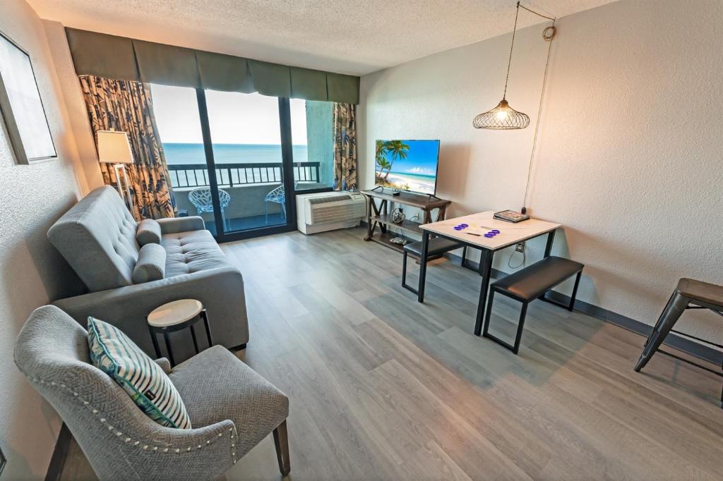1BR Direct Oceanfront Views Pools, Modern Decor!, Myrtle Beach