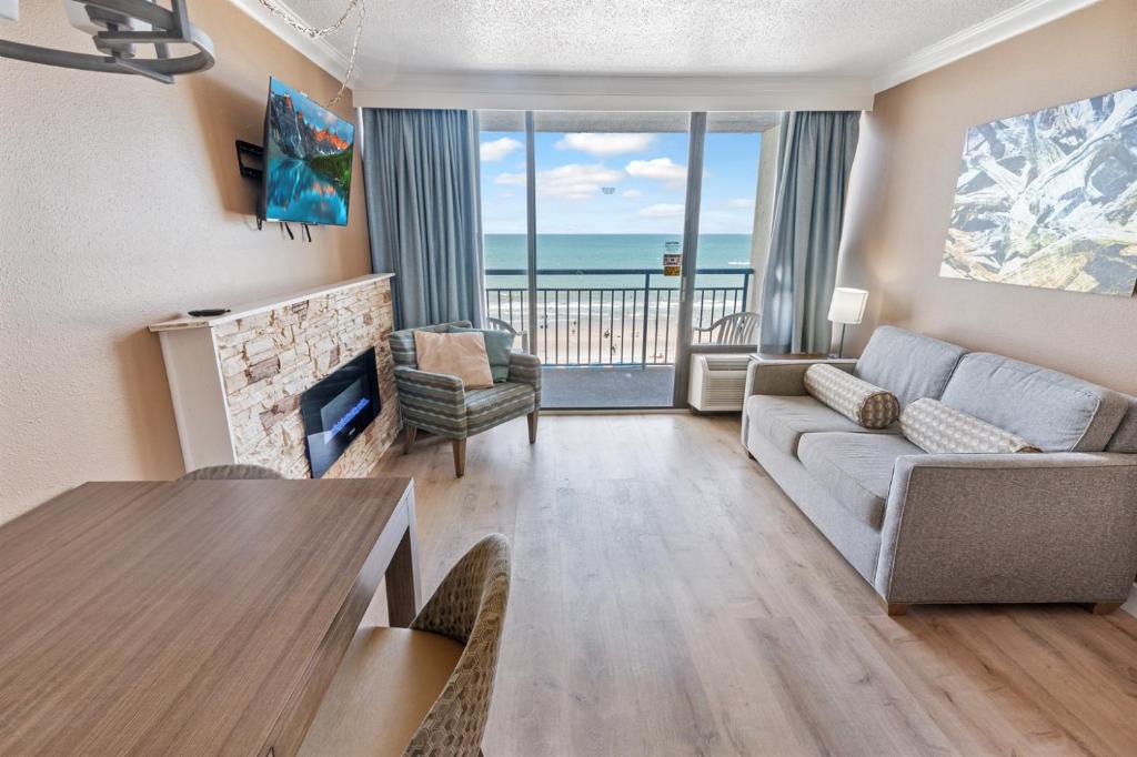 1BR Direct Oceanfront at Coral Beach, Heated Pools, Myrtle Beach