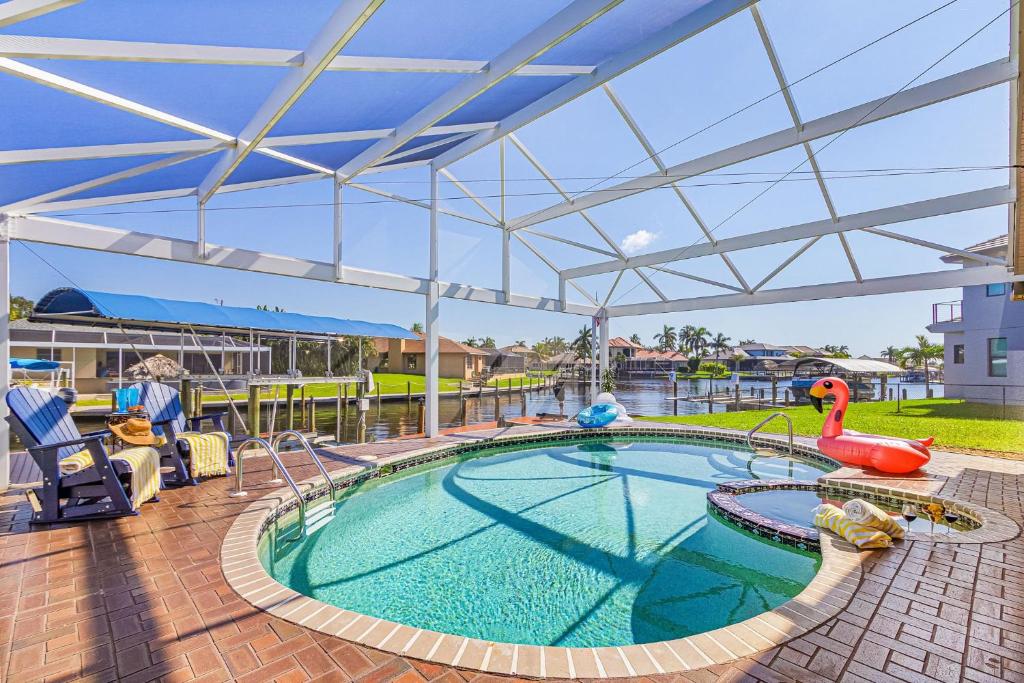Sail into Paradise with Pool, Spa & Dockside Living - Captain Jacks Landing, Cape Coral