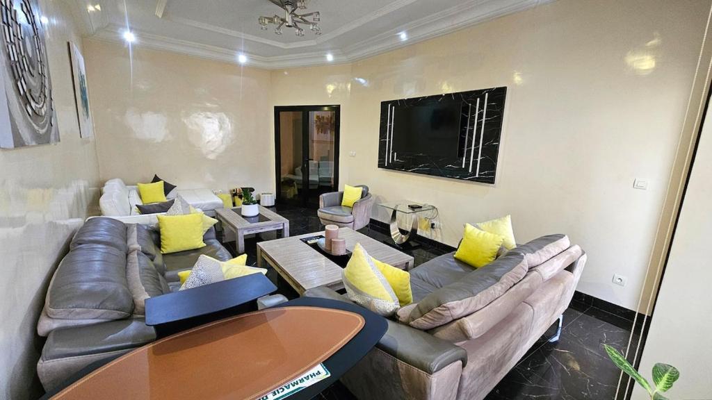 Comfortable Triplex with 4 Air-Conditioned Bedrooms in Dakar, Dakar