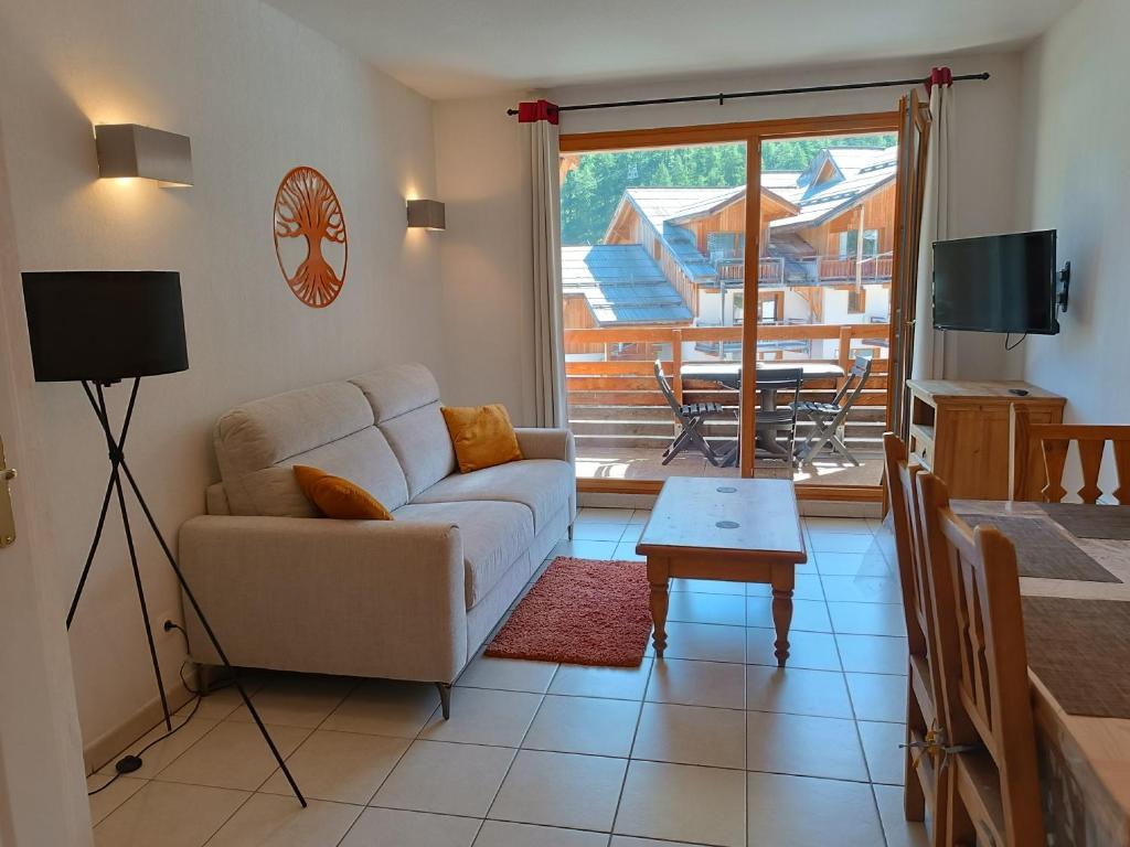 T2 Les orres 1800 pied des pistes avec piscine - 1