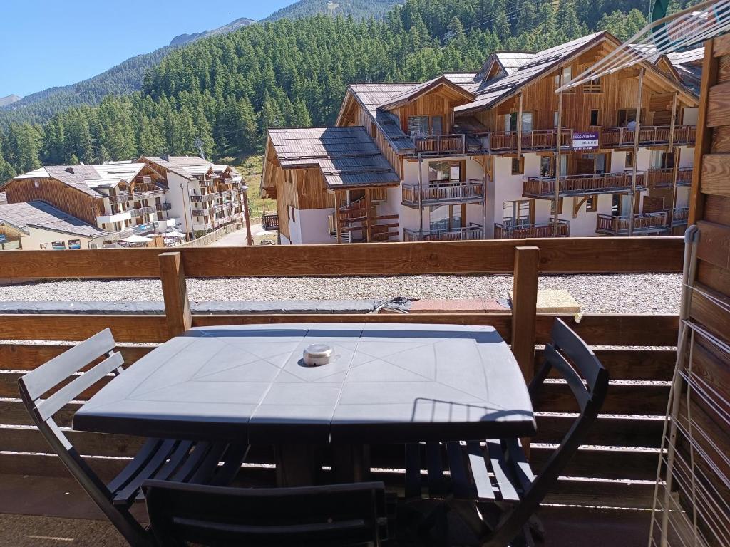 T2 Les orres 1800 pied des pistes avec piscine - 5