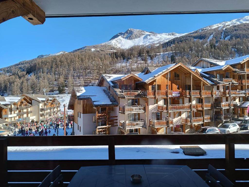 T2 Les orres 1800 pied des pistes avec piscine - 3