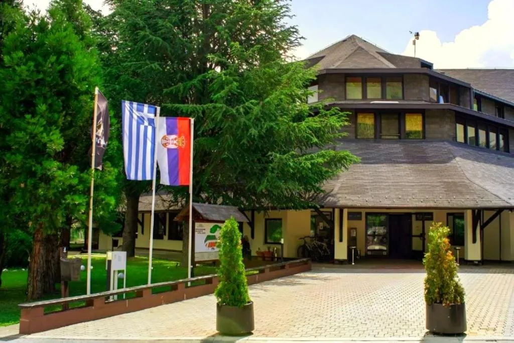 Hotel Junior، فندق في كوباونيك