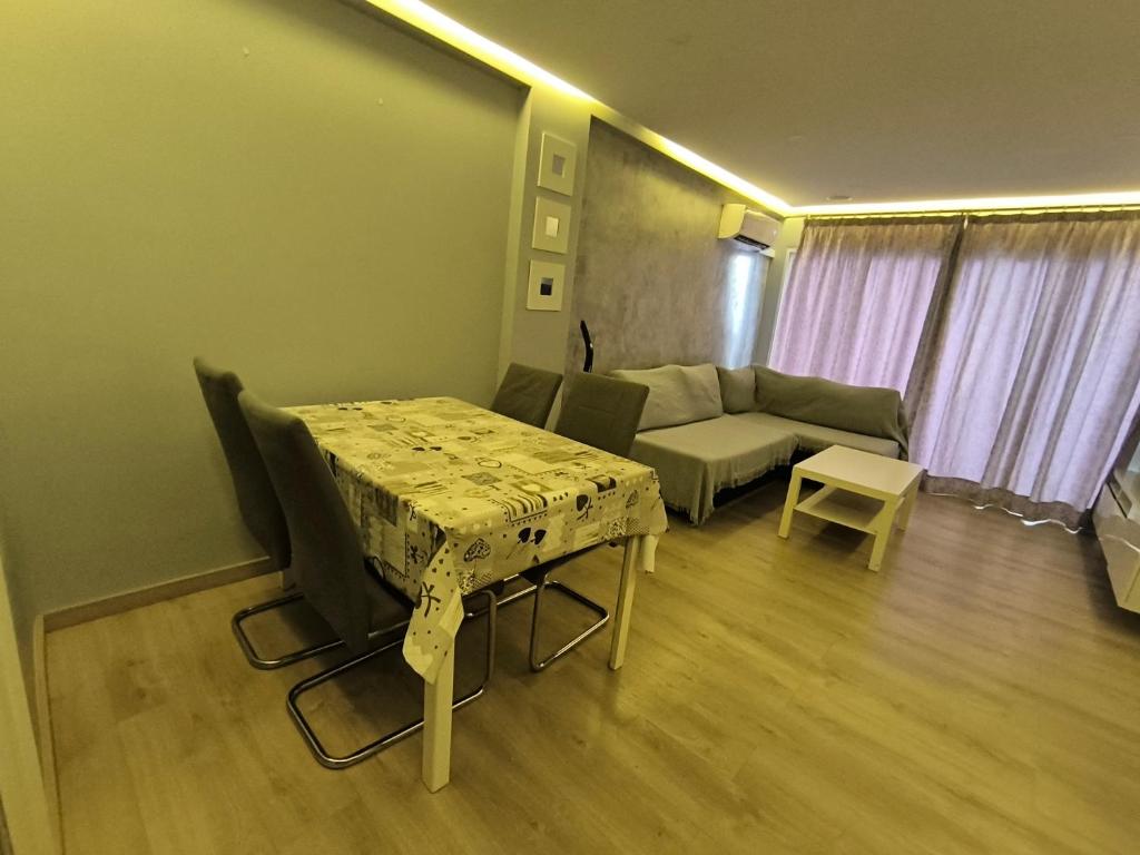 Apartamento 3 Dormitorios con Terraza - 2