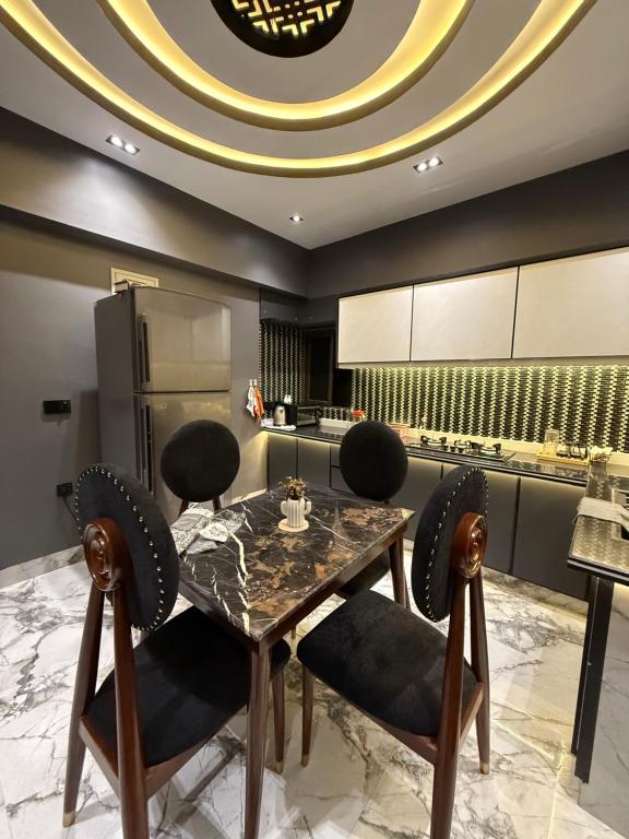 2 bedrooms with attached baths, Karáčí