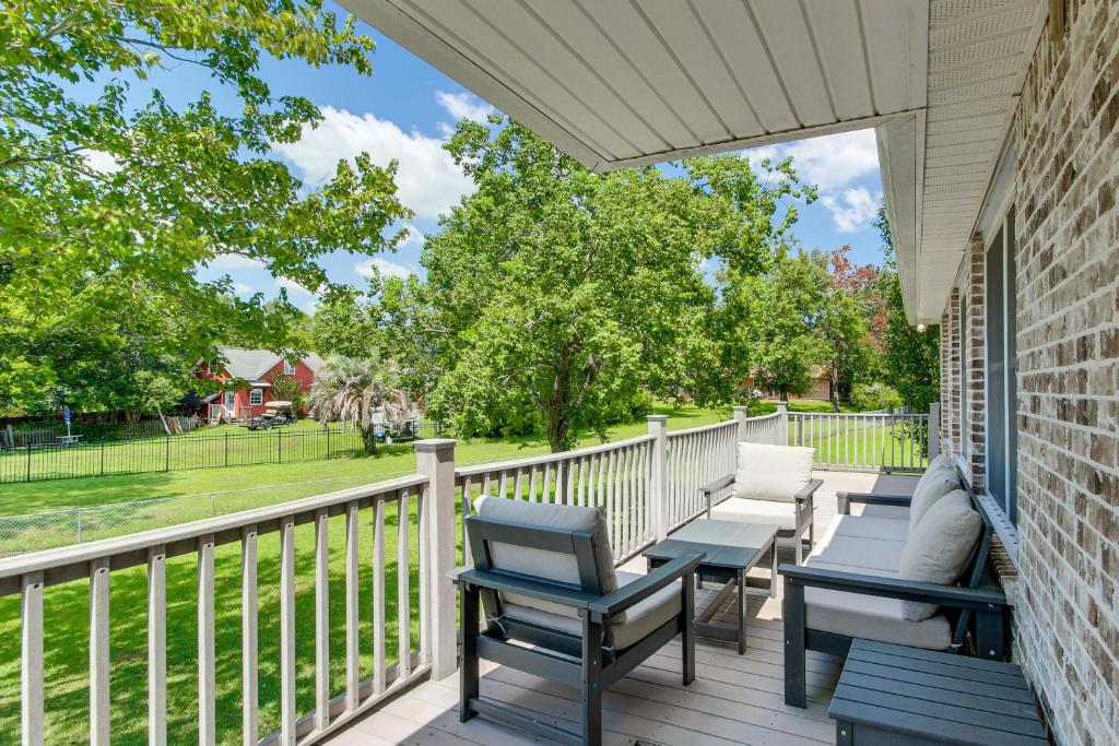 Yard and Dock Waterfront Group Getaway in Biloxi, Biloxi