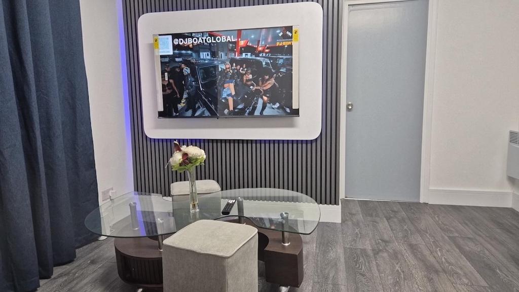 Clemence House London, Dagenham Dock