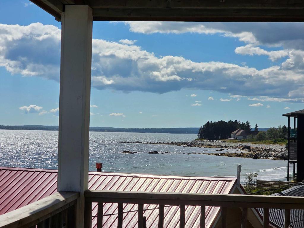 Hunts Point Rustic Coastal Retreat Deluxe Suite, Summerville Centre