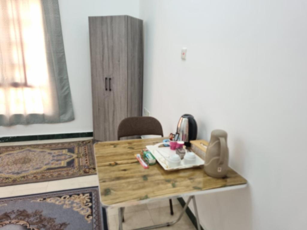 Azarakhsh hostel, Mawāliḩ