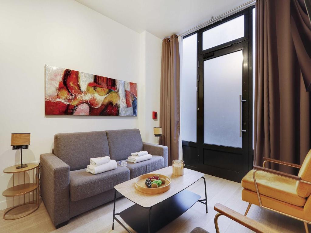 Intimate Flat w A C & Jacuzzi - 2BR 6P Montmartre - 1