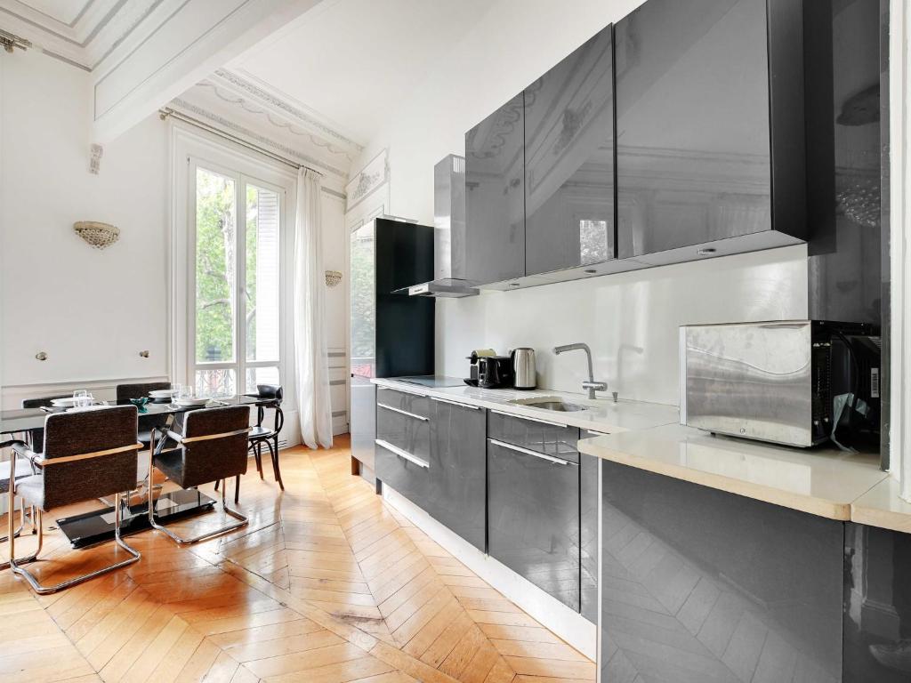 Magnificent Appt - 2BD 4P - Georges V Champs-Élysées - 3