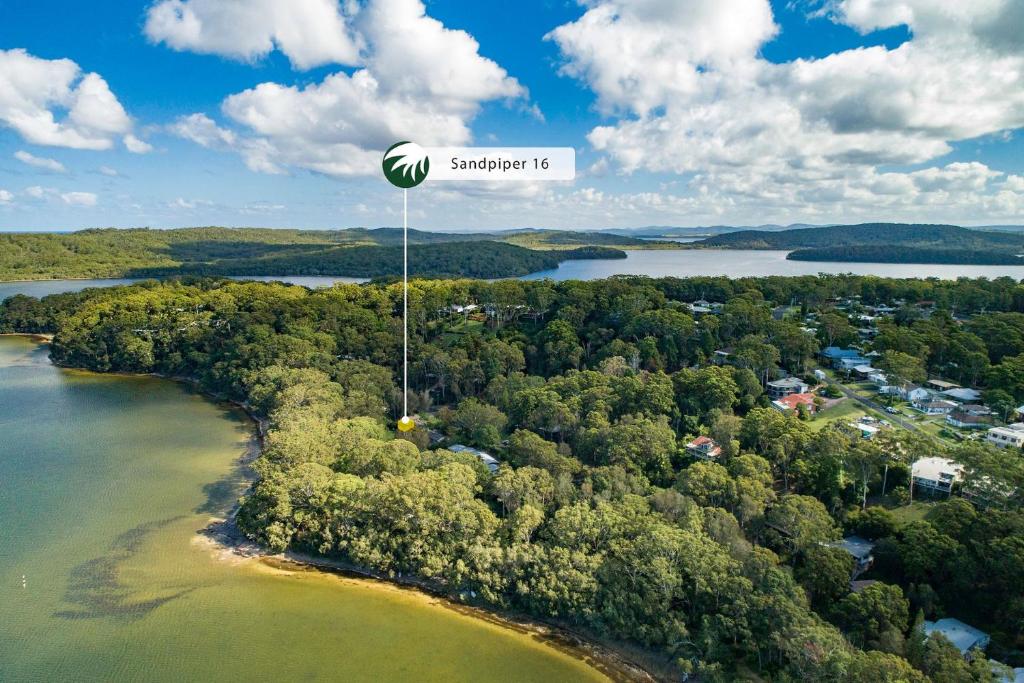 Sandpiper 16, Smiths Lake