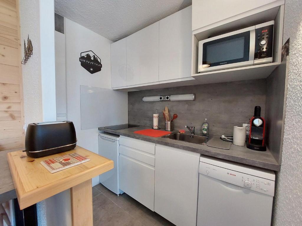 Studio 28m² 4 pers, sauna, pied des pistes - FR-1-516-223 - 2