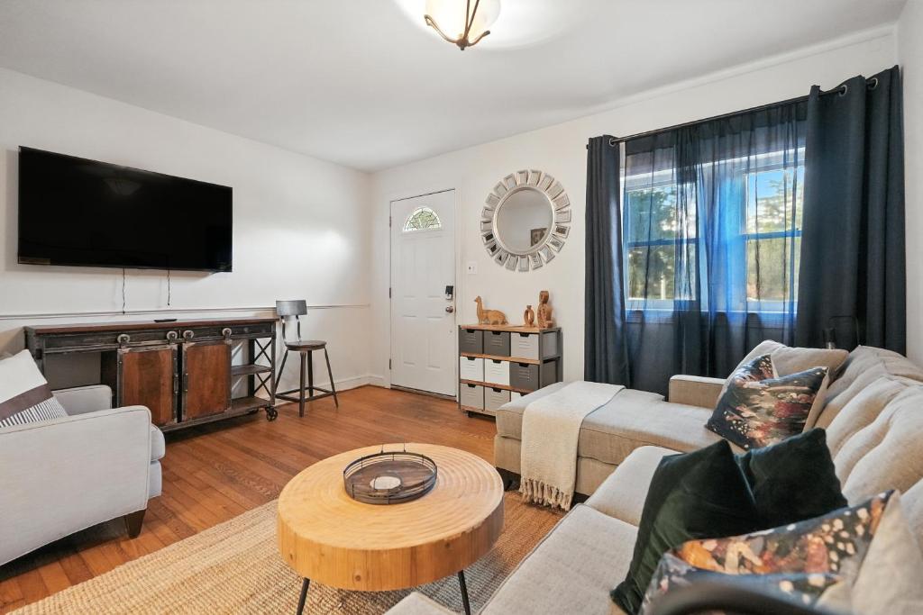 House in Arlington 5 Min to DC, Arlington