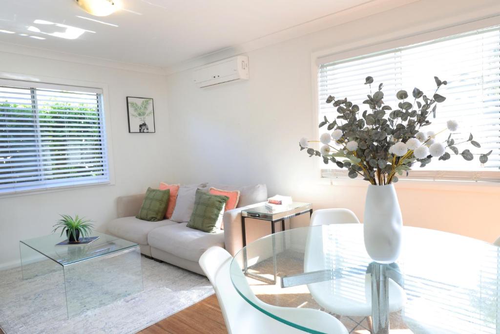 Spacious 2BR Guest House I Private & Central, Sydney