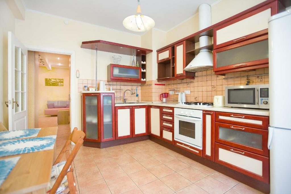 Apartment next to Kazan Cathedral — Hotel in Saint Petersburg