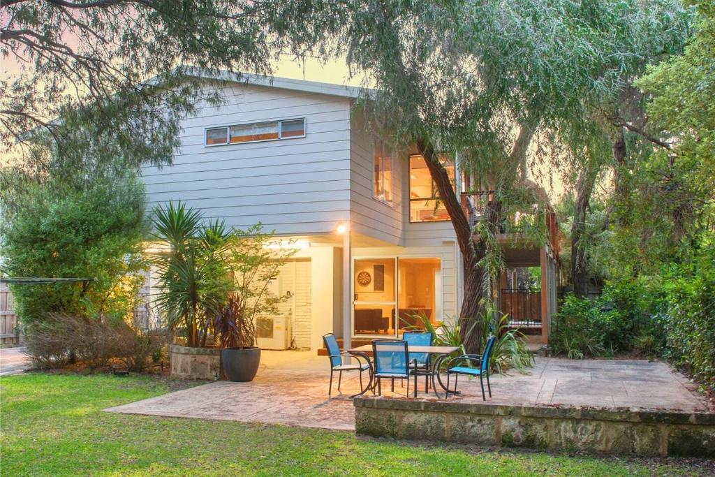 Casa Lagoona - A Lush Family Haven by the Beach, Quindalup