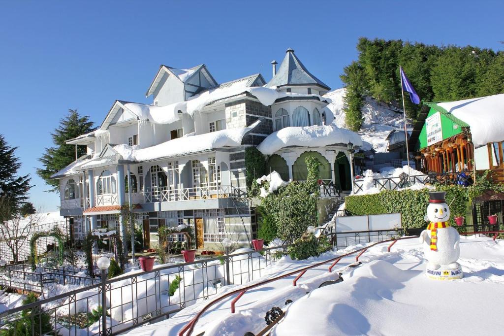 View, Snow King Retreat & Revolving Restaurant ,Cottages, Huts, Villas - Fagu Hill Top Kufri Shimla in Shimla