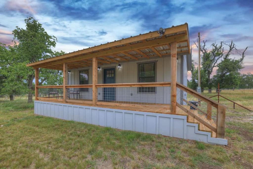 Cates Cottage in the Hill Country 8 Mins to Fred!, Hilltop