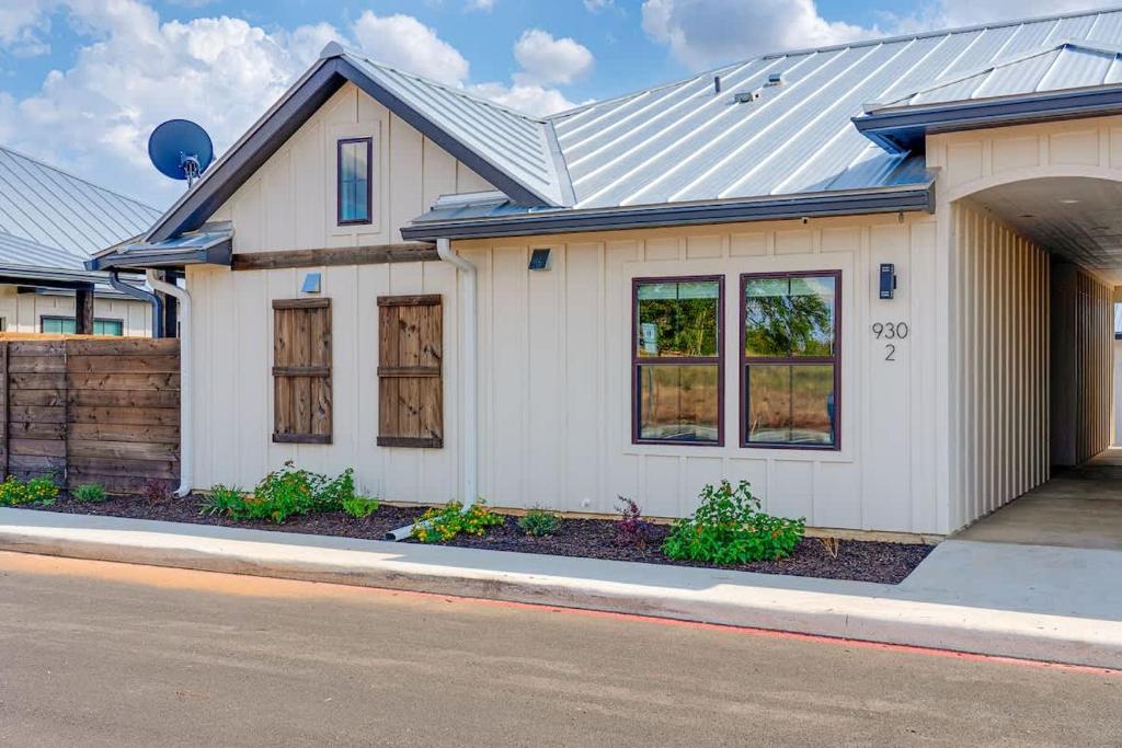 Biskits Hideaway, Fredericksburg