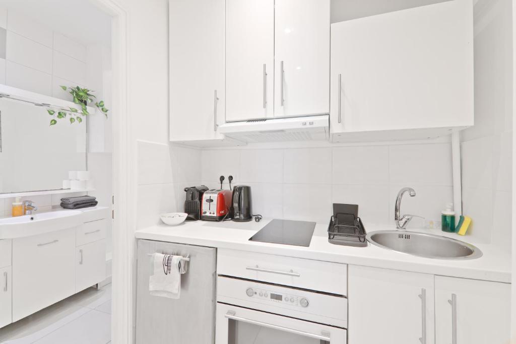 Near Eiffel Tower Luxurious 1 Bedroom Apartment with Free Netflix - 4