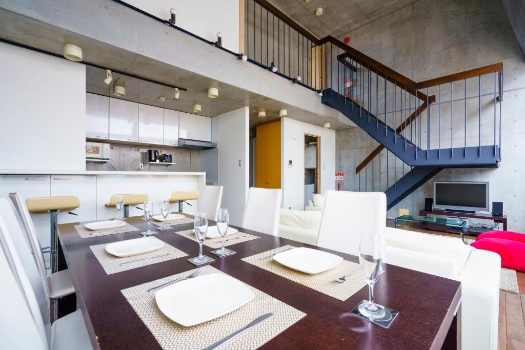 Shared lounge/TV area, Full Circle Apartments in Niseko