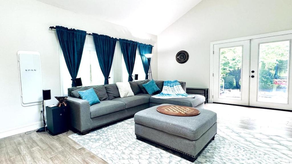 Serene & Private Wooded Retreat in Woodinville, Woodinville