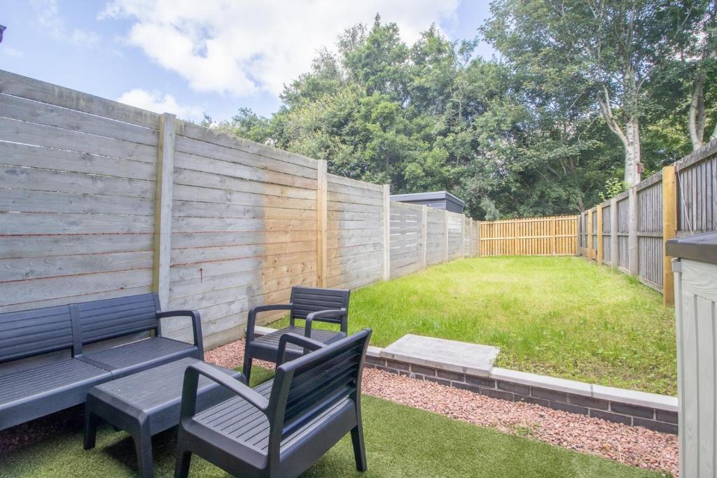 Modern 2-Bedroom Home near Glasgow & Edinburgh, Airdrie