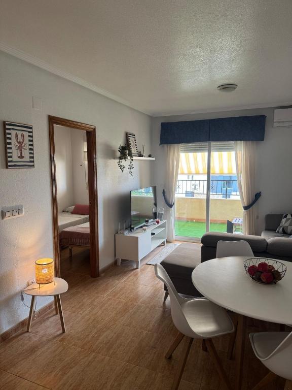Sunny South Terrace - Brand-New Apartment - 2