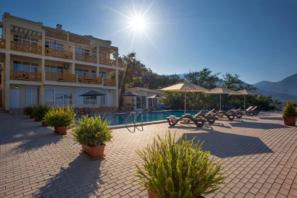 Berg Apartments - 4
