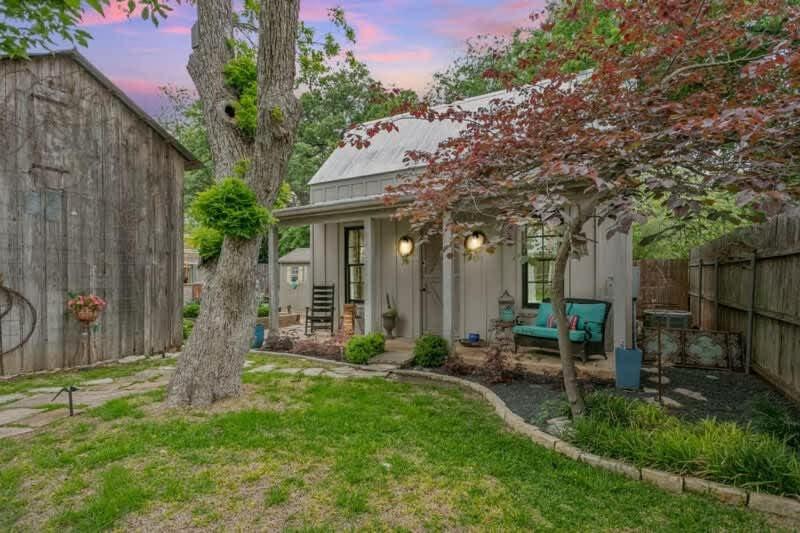 Remmler Nest Hot-Tub Prime Location 3-Blks to Main!, Fredericksburg