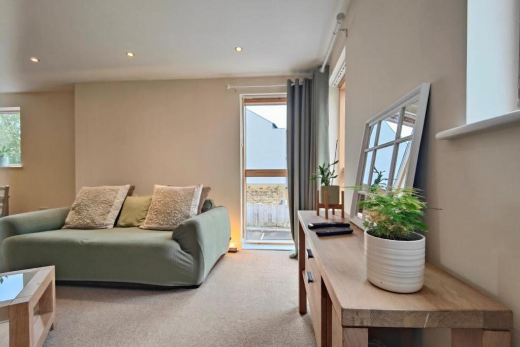 2-Bedroom Flat Near River Lune, Halton