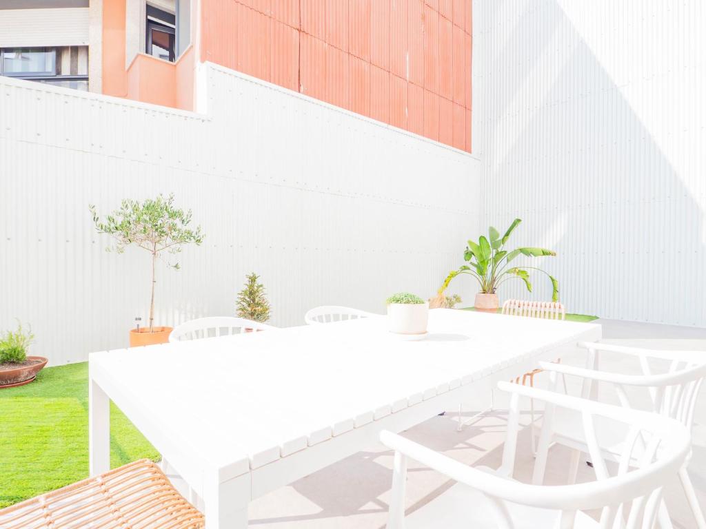 Pi y Margall Suite by YBH, Vigo