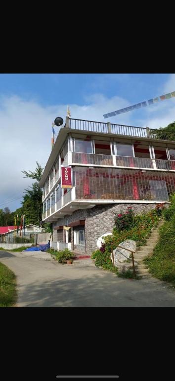 Yolmo Sojourn Resort, Takdāh