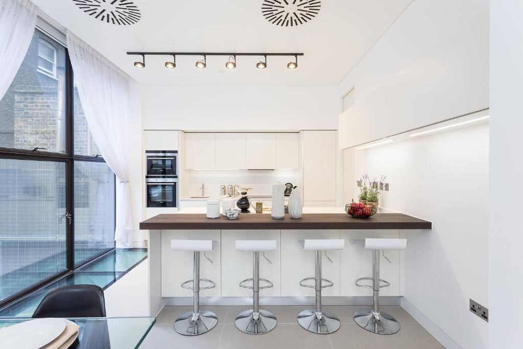 Urban Chic - Chiltern & Baker photo