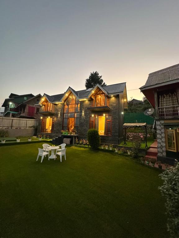 Cliffside cottage, Tangmarg