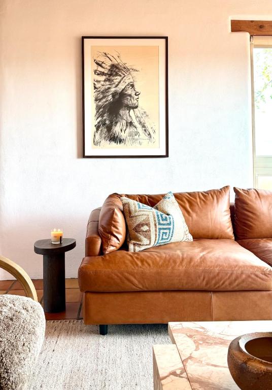 Southwest Style, Views, Hot Tub, 10 min to Plaza, El Prado