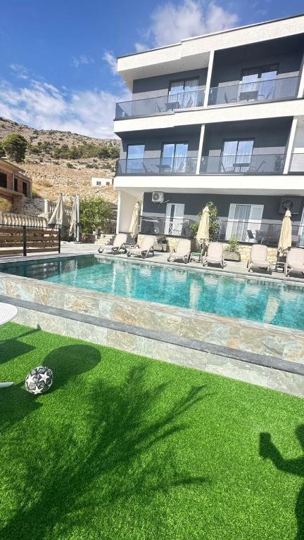 Saranda's Crown, Sarandë