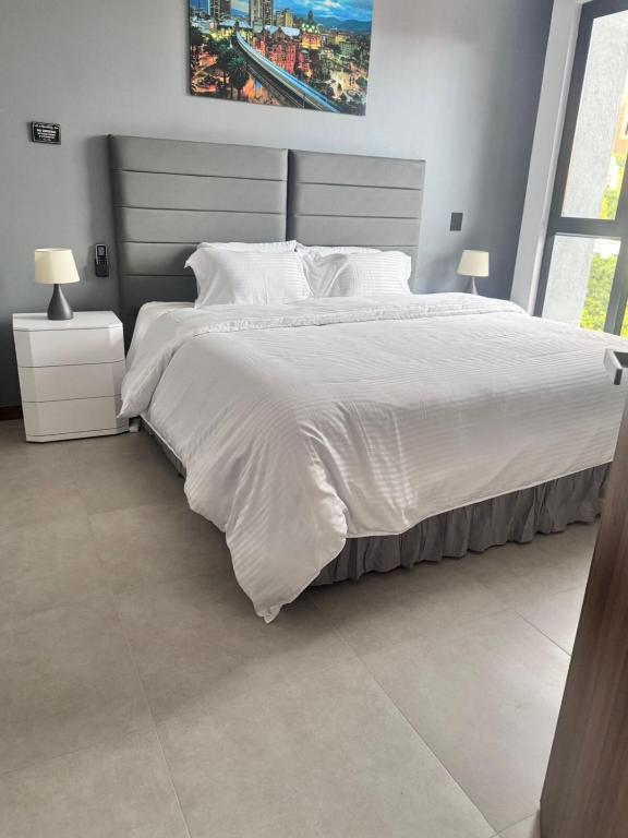 Luxury Poblado Apt Patio Bonito Brand New! Modern - 4
