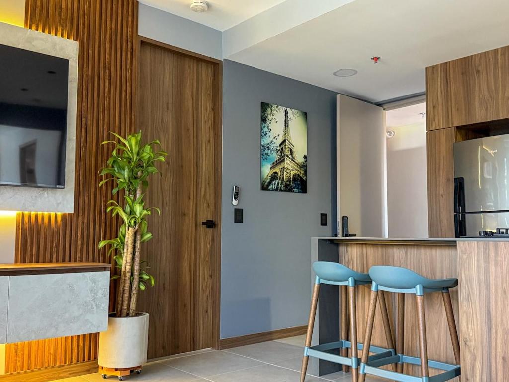 Luxury Poblado Apt Patio Bonito Brand New! Modern, Медельин