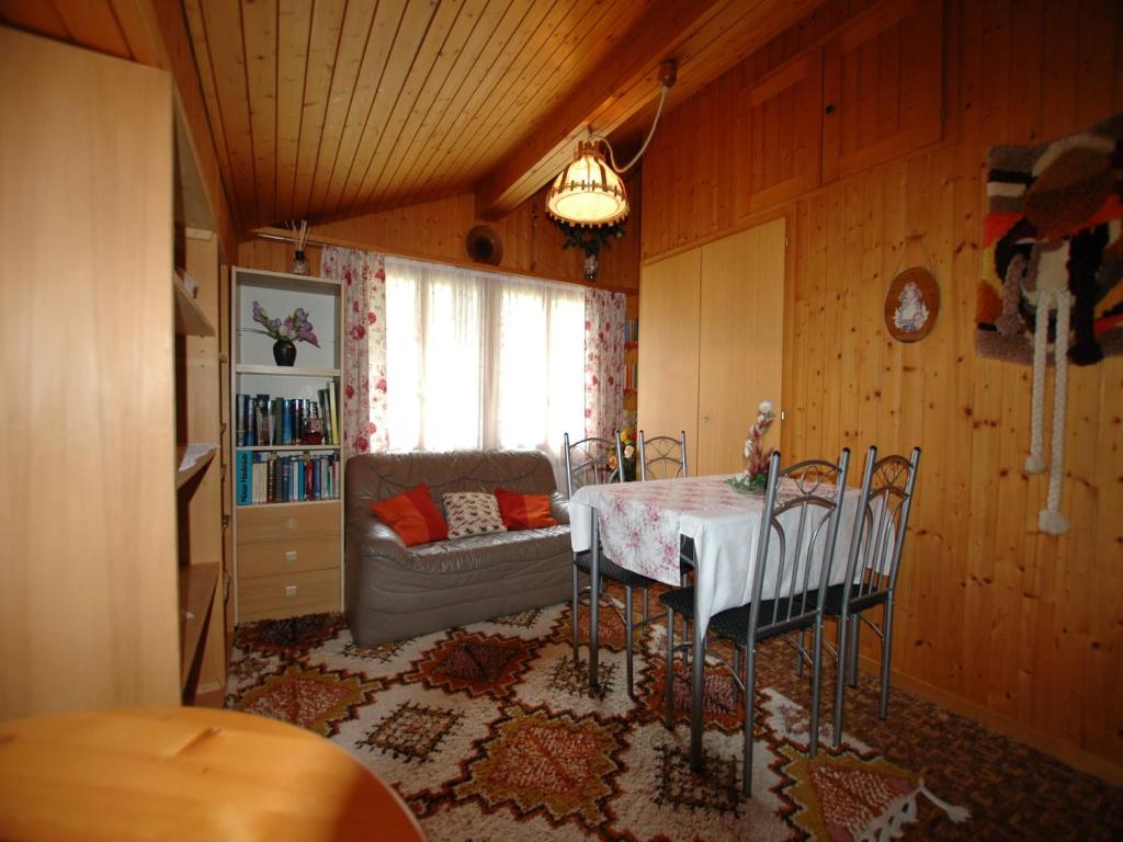 Chalet in Wilderswil with Jungfrau Views - 2